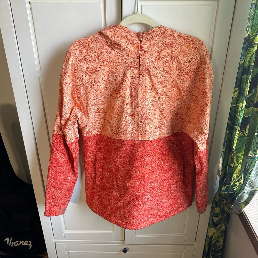 Rare raincoat! Outdoor voices! Great pockets!
